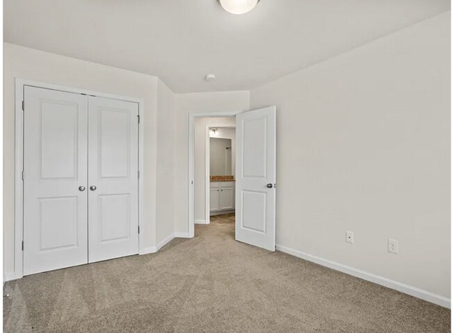 Building Photo - 203 Hartland Pl