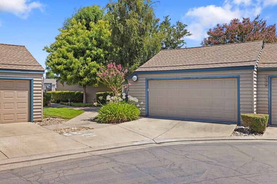 Building Photo - 7378 Lighthouse Dr