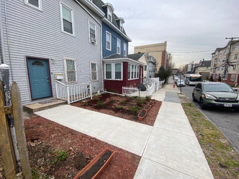 Building Photo - 20 Vineyard Ave