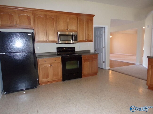 Building Photo - 4816 SE Brownston Ct