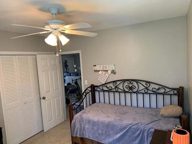 Building Photo - 1420 NE 16th Terrace