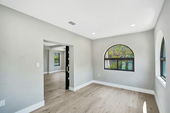 Building Photo - 5832 Alton Rd