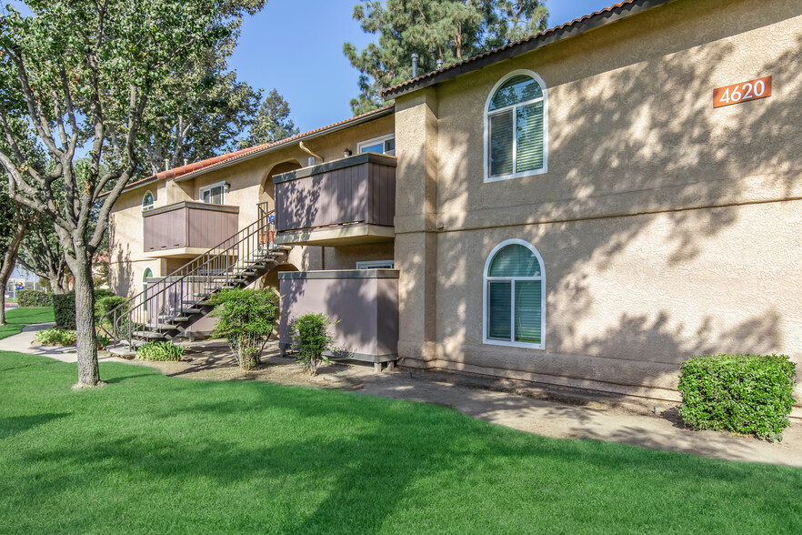 Building Photo - Oak View Apartments