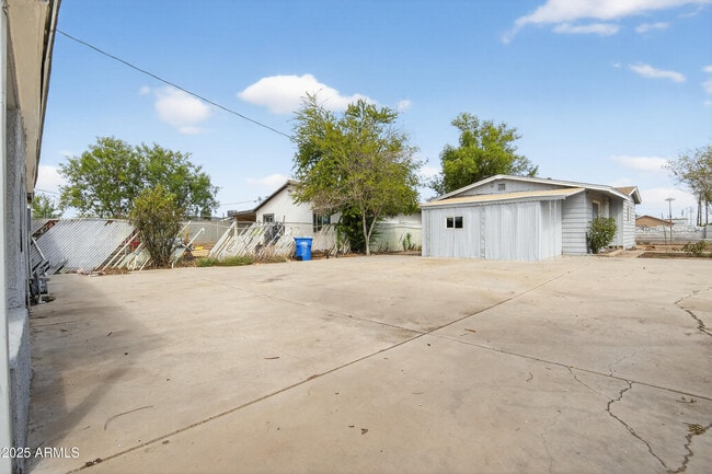 Building Photo - 1410 S 24th Ave