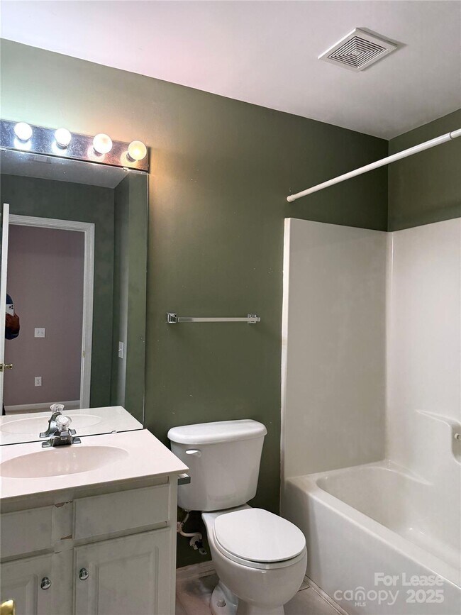 Building Photo - 8005 Flanders St