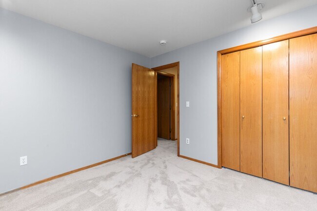 Building Photo - Spacious 4 bed/2.5 bath in Kirkland