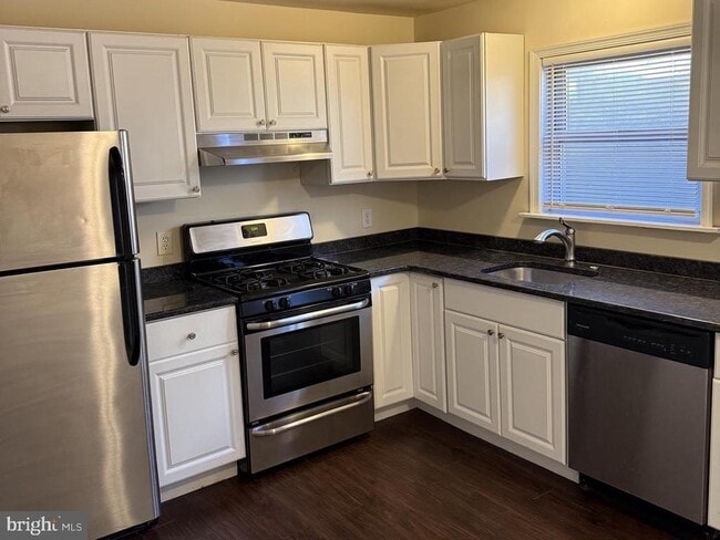 Building Photo - 223 Gerritt St