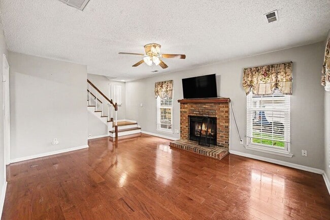 Building Photo - 7601 Swedish Ivy Ln