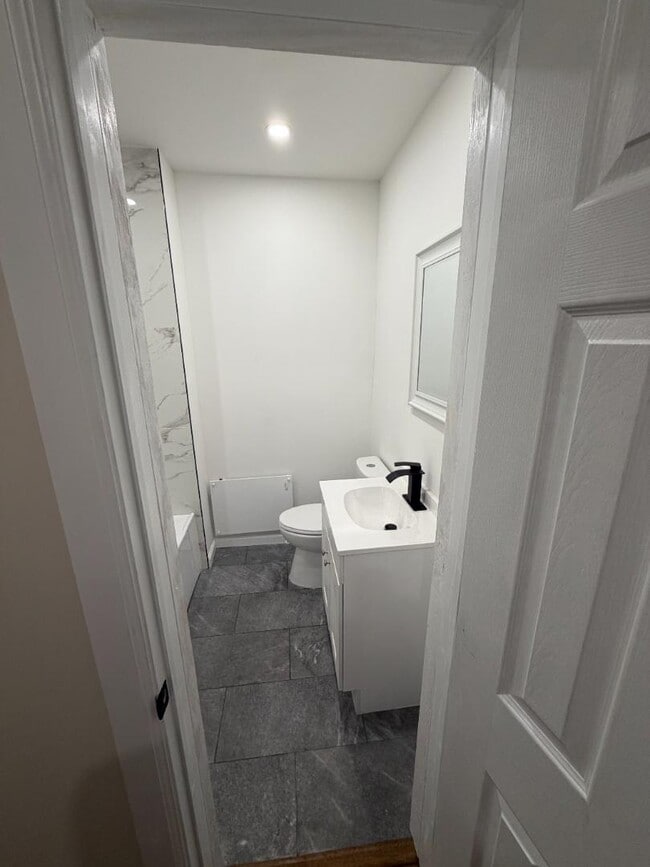 Building Photo - 6-36 Beach 22nd St