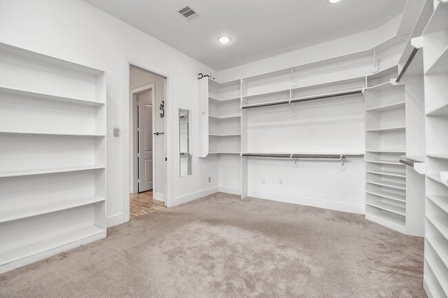 Building Photo - 1611 Lynnview Dr