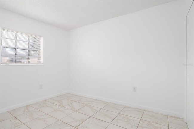 Building Photo - 5325 Curry Ford Rd