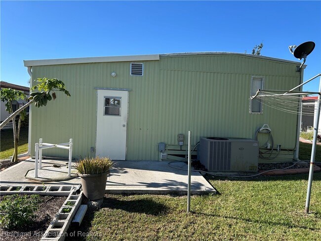 Building Photo - 2112 Banyan Way
