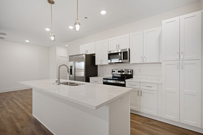 Building Photo - The Summit at Been Road Villas 3 Bed, 2.5 Bath