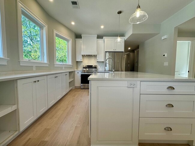 Building Photo - 8 Spalding St