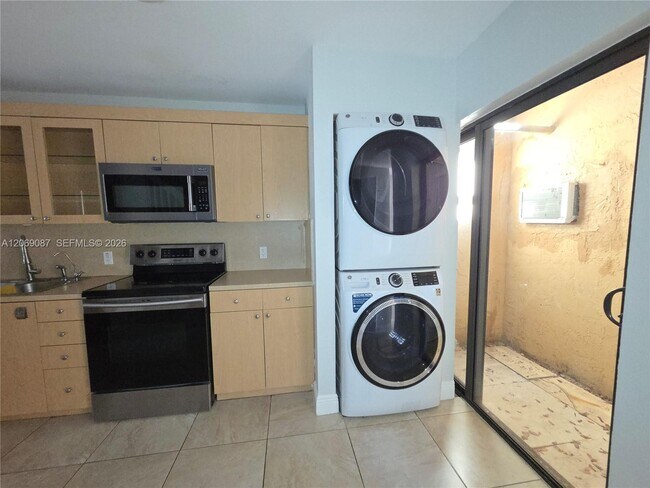 Building Photo - 12025 S Las Palmas Dr