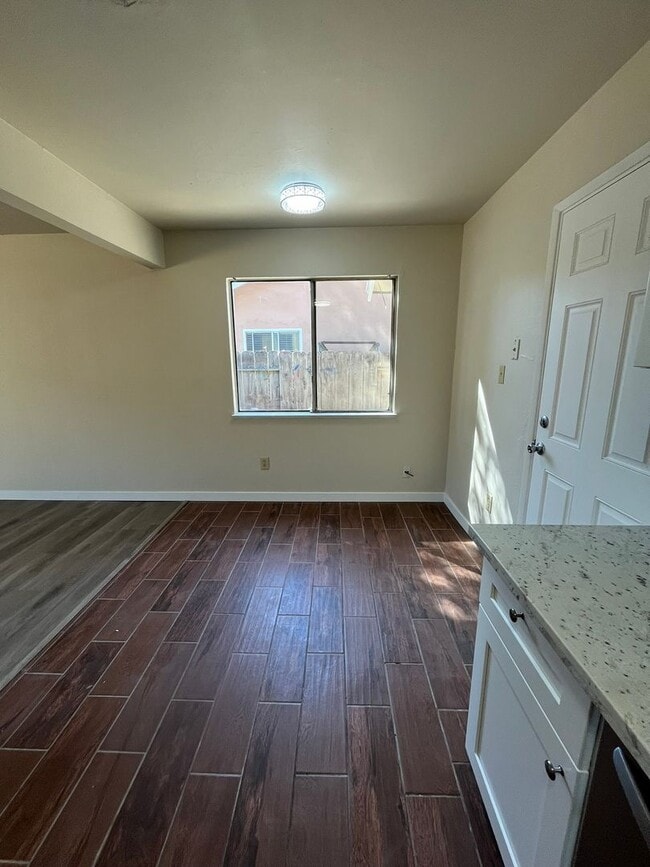 Building Photo - 304 Tennyson Dr