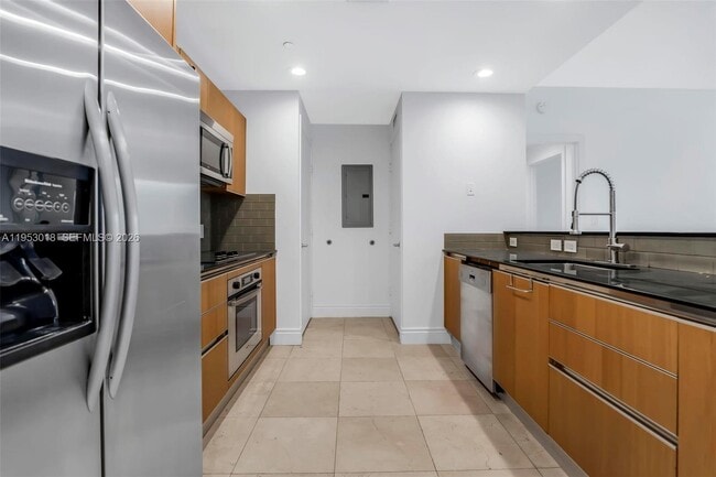 Building Photo - 1050 Brickell Ave