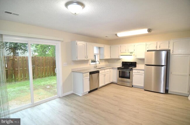 Building Photo - 21632 Shangri-La Wy