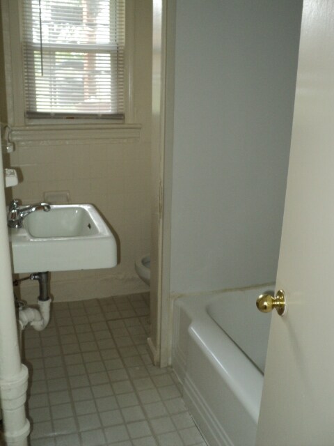 Building Photo - 4601 Blaine St NE