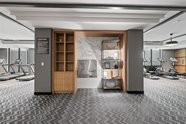 Building Photo - 1991 Main St