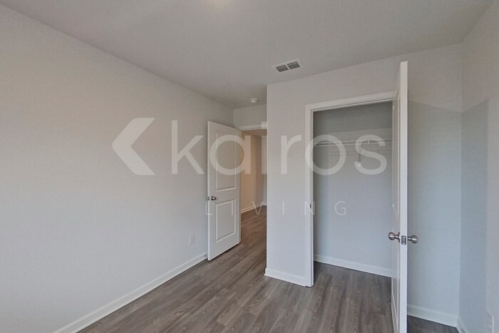 Building Photo - 372 Ironwood Ct