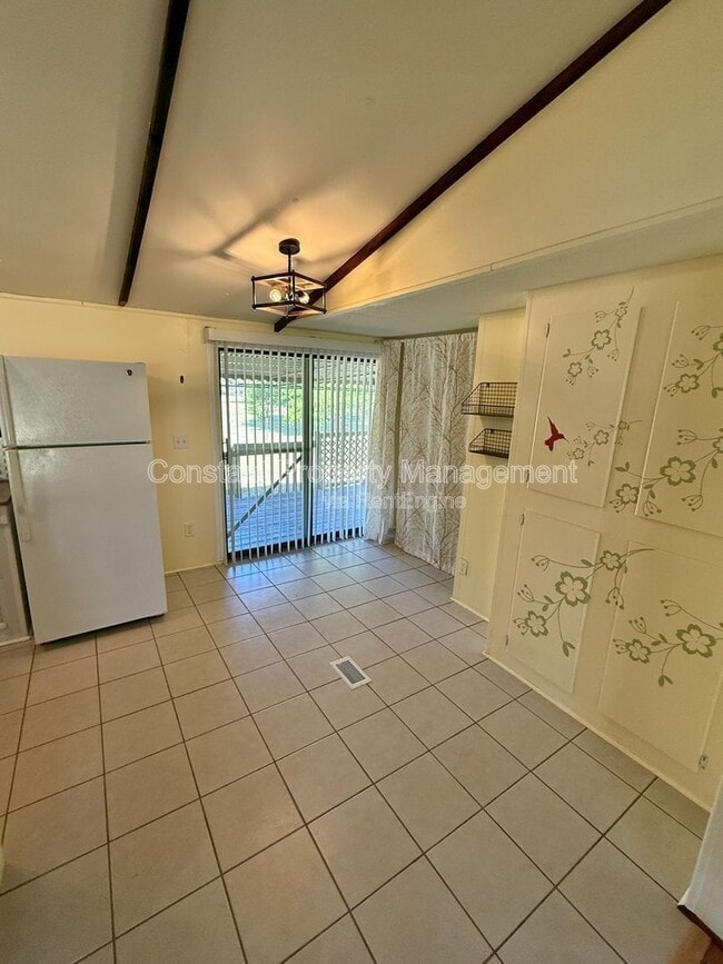 Building Photo - 491 Johnny Cut Rd