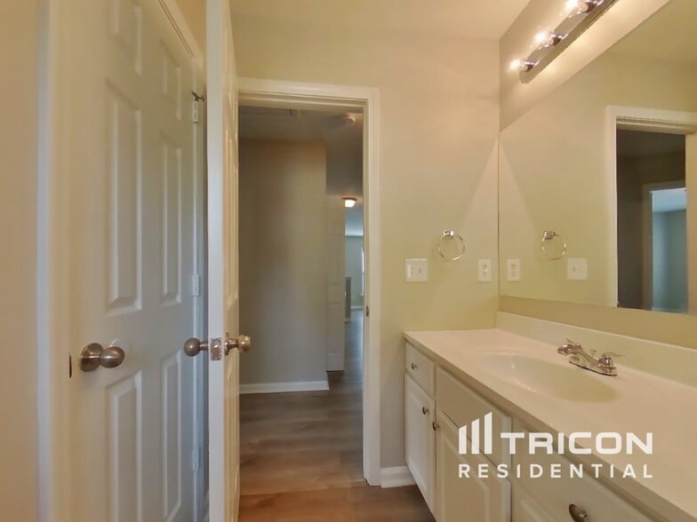 Building Photo - 9106 Valleyview Ct
