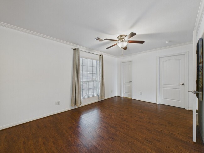 Building Photo - 5333 Richmond Ave.