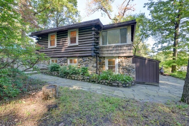 Building Photo - 15 Scenic Dr