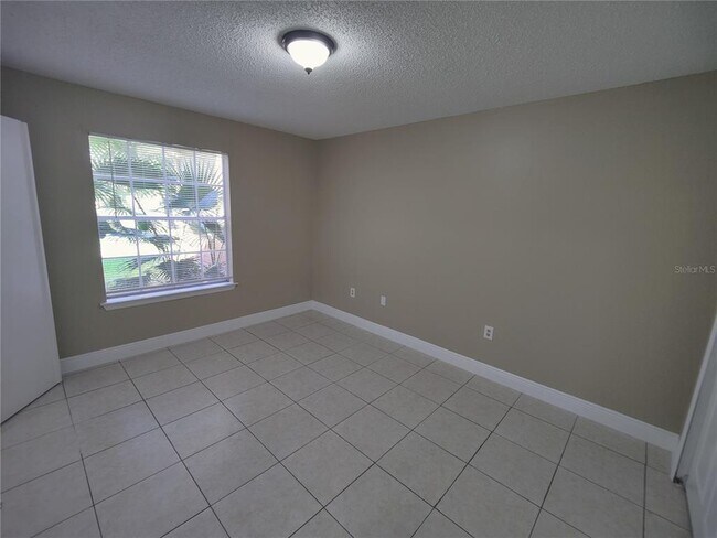 Building Photo - 445 Fountainhead Cir