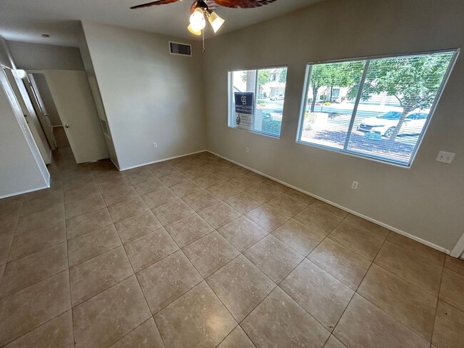 Building Photo - BEAUTIFULLY MAINTAINED 2 BEDROOM, 2 BATH C...