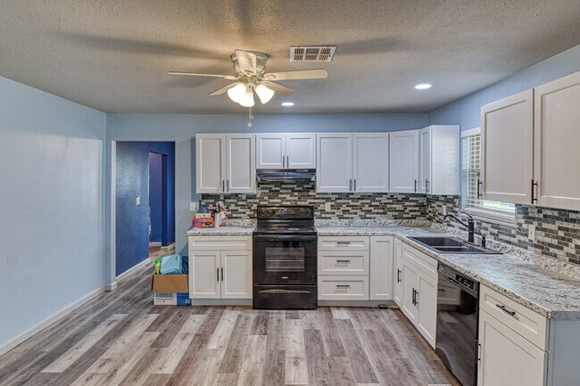 Building Photo - 1108 US Hwy 277