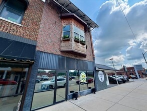 Building Photo - 217 E Main St