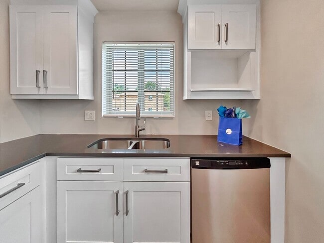 Building Photo - SLOAN'S LAKE: 2-BEDROOM UNIT WITH HIGH-END FINISHES