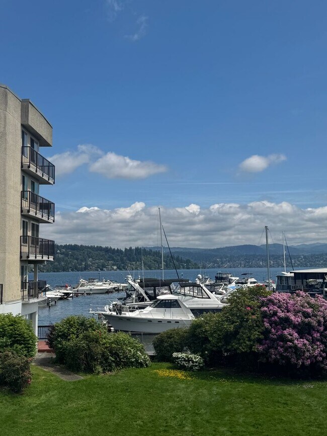 Building Photo - 9030 Seward Park Ave S