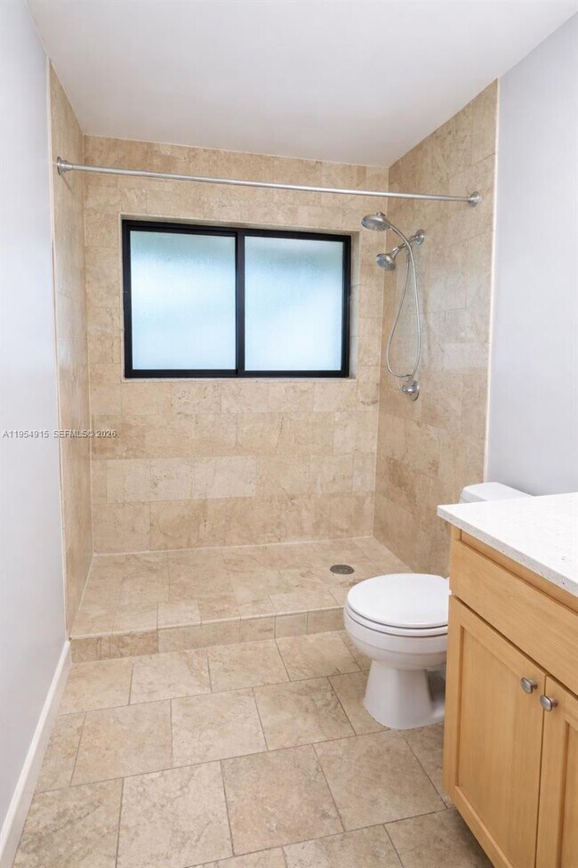 Building Photo - 980 NW N River Dr