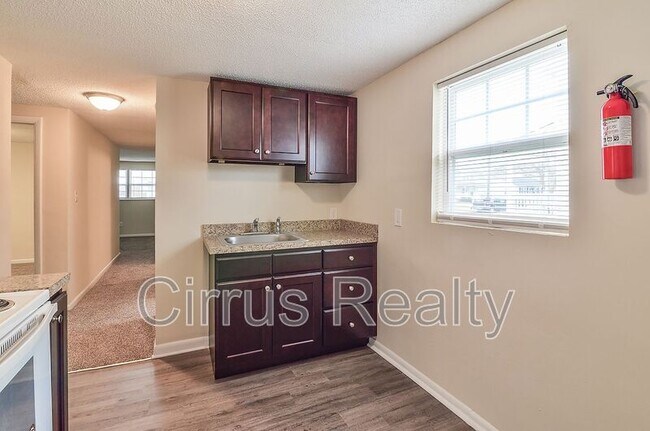 Building Photo - 753 28th St