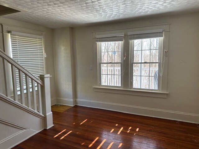 Building Photo - 102 High St