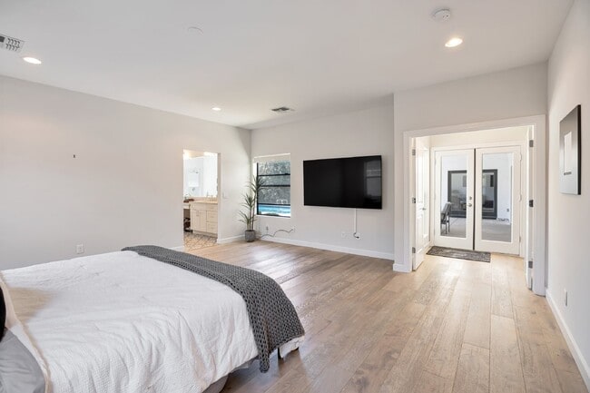 Building Photo - Beautifully furnished Arcadia Lite Rental Home!