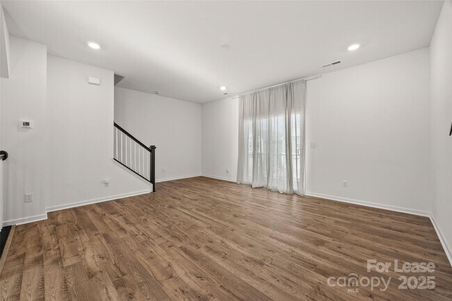 Building Photo - 15018 Scoter St