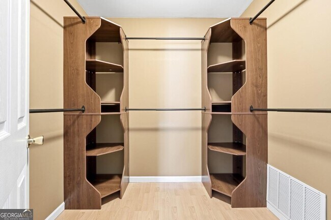 Building Photo - 5440 Village View Ln SW