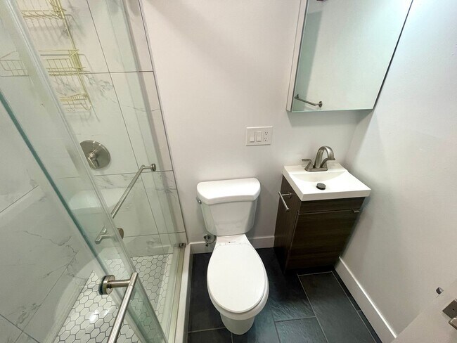 Building Photo - Newbury St Studio apartment on top floor with laundry in unit