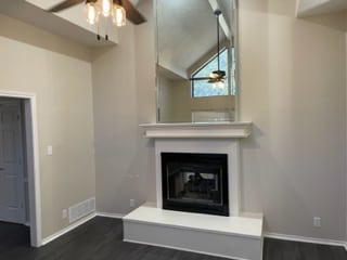 Great room with Firelplace - 3300 Broken Bow St