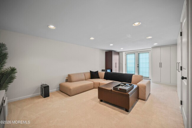 Building Photo - 5 Cortland Rd