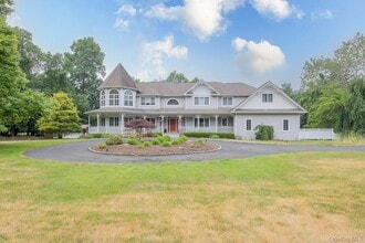 Building Photo - 185 Spook Rock Rd