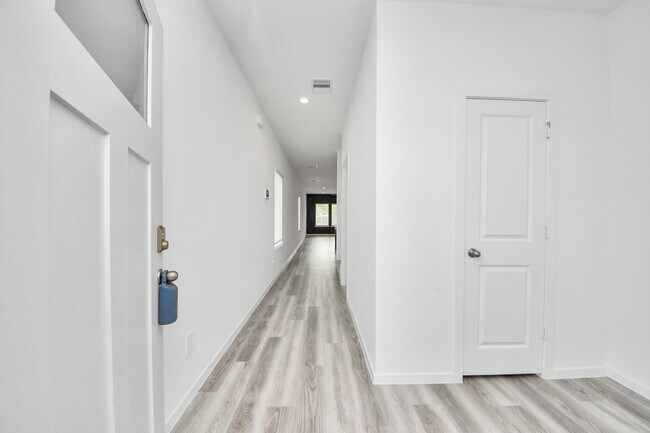 Building Photo - 13517 Heritage Mdw Ln