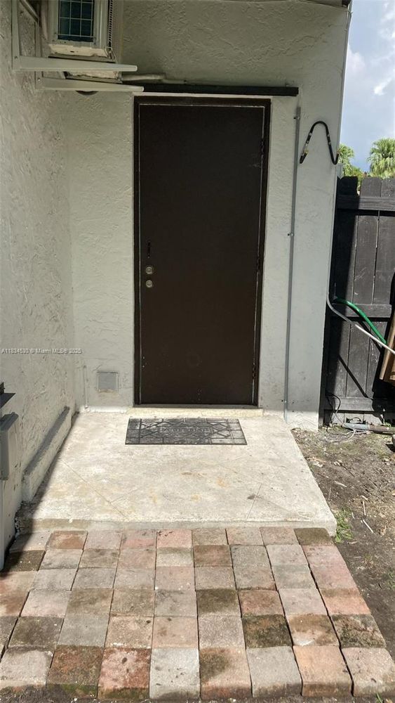Building Photo - 10325 SW 115th Ct