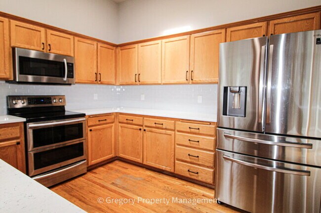 Building Photo - Well Maintained 1st Time Rental 4bed 3bath 2 Car 2076sf New Paint. Huge Fenced Backyard A/C