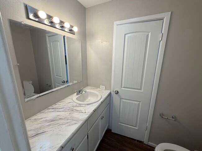 Building Photo - 5412 39th Dr