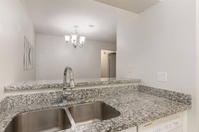 Building Photo - 10555 Turtlewood Ct